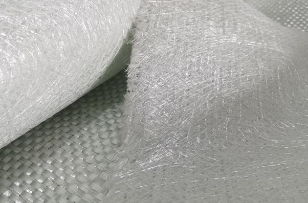 Comment le plastique renforcé de fibre de verre est-il fabriqué ?